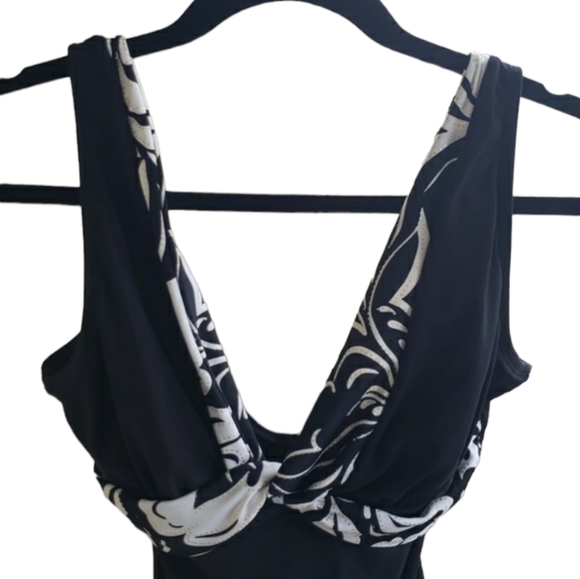 Vintage Inches Away Contrast Print One Piece Swimsuit - Picture 6 of 16